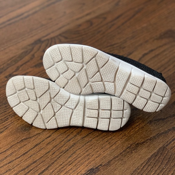 Good Condition Skechers Air Cooled Memory Foam Black Slip Ons Women’s Size 6 - Picture 6 of 15